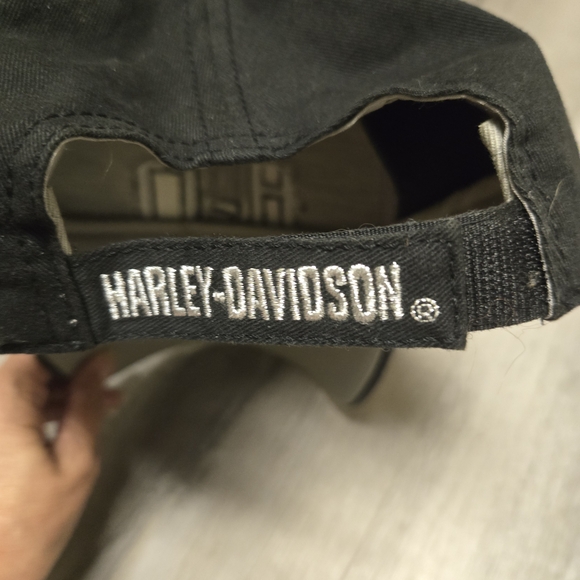Harley-Davidson Black Cap with Silver Embroidery - Picture 5 of 9
